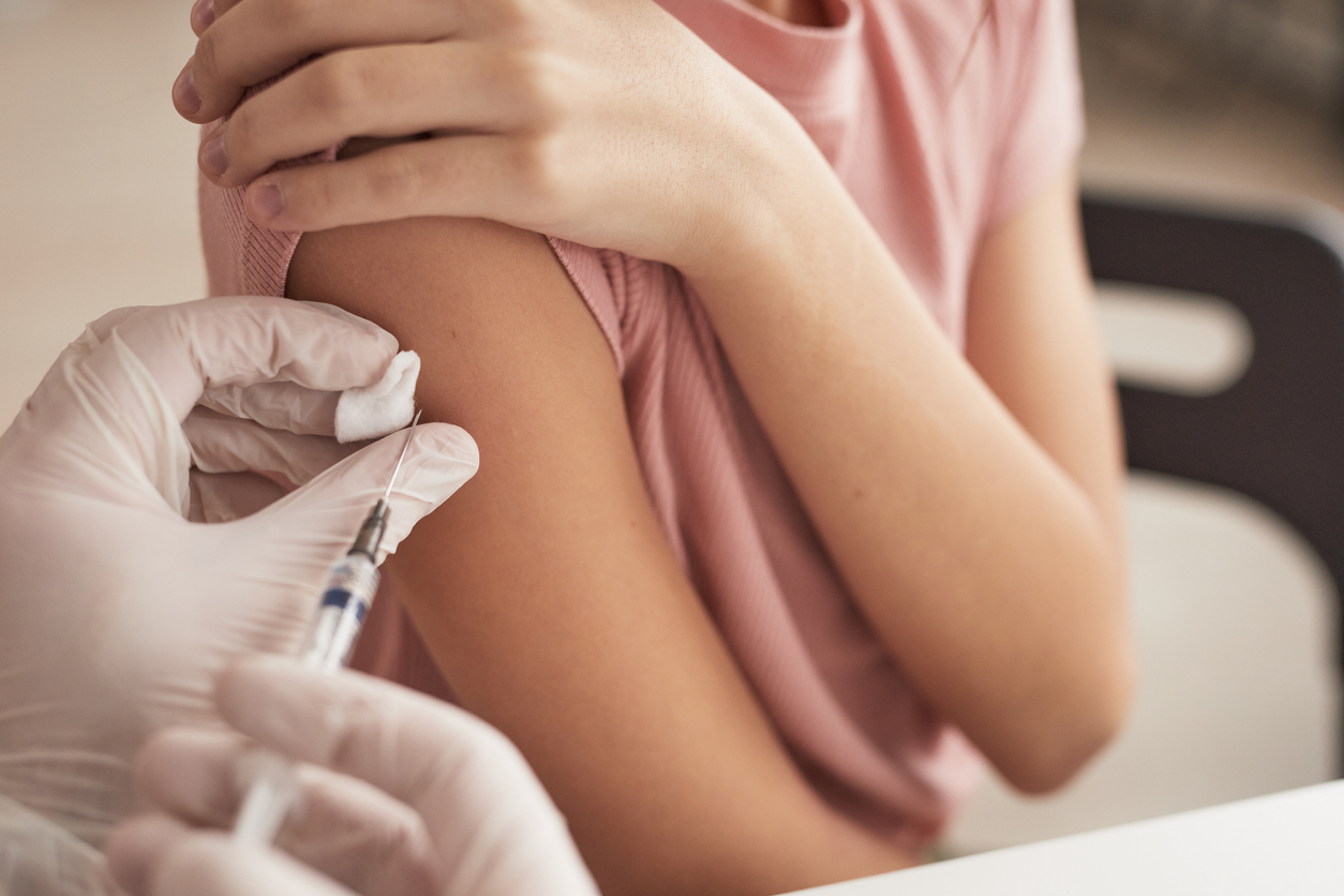 Primavera do Leste oferece vacinação mesmo com a queda do sistema online. Sem o comprovante de vacinação será impossível conseguir a 2ª dose
